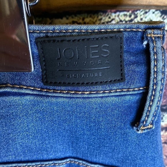 Jones New York Madison Pencil Medium Wash Stretch Jean Skirt Size 10 - Picture 12 of 12